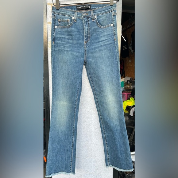 Veronica Beard Dark Blue Denim Jeans CARLY
11* KICK FLARE - Picture 13 of 13